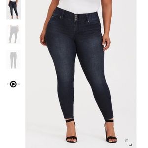 Torrid Dark-Wash Jegging, size 24